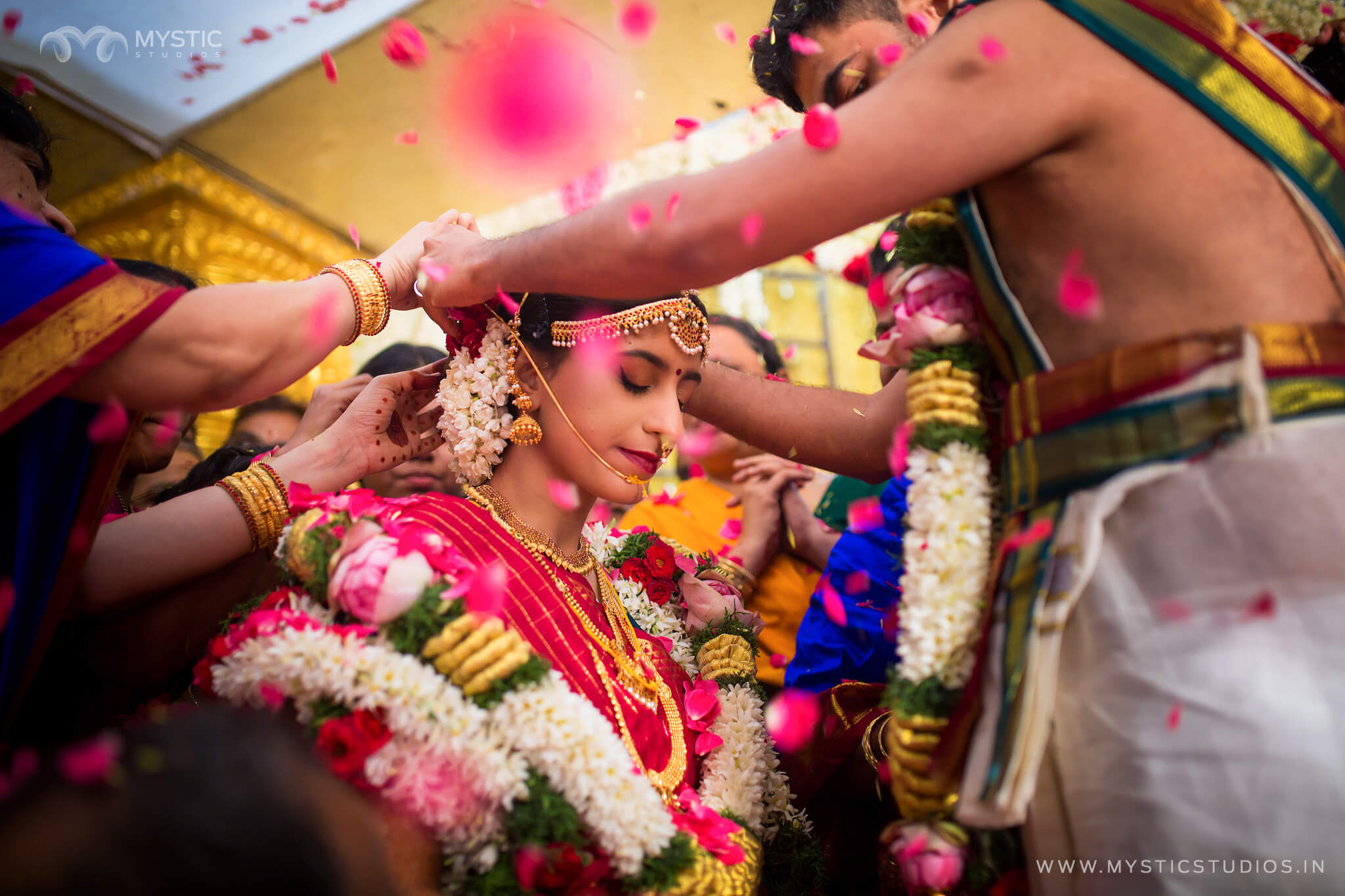 Tamil Brahmin Weddings are a treat to watch with an amalgamation of Vedic and Loukik rituals.