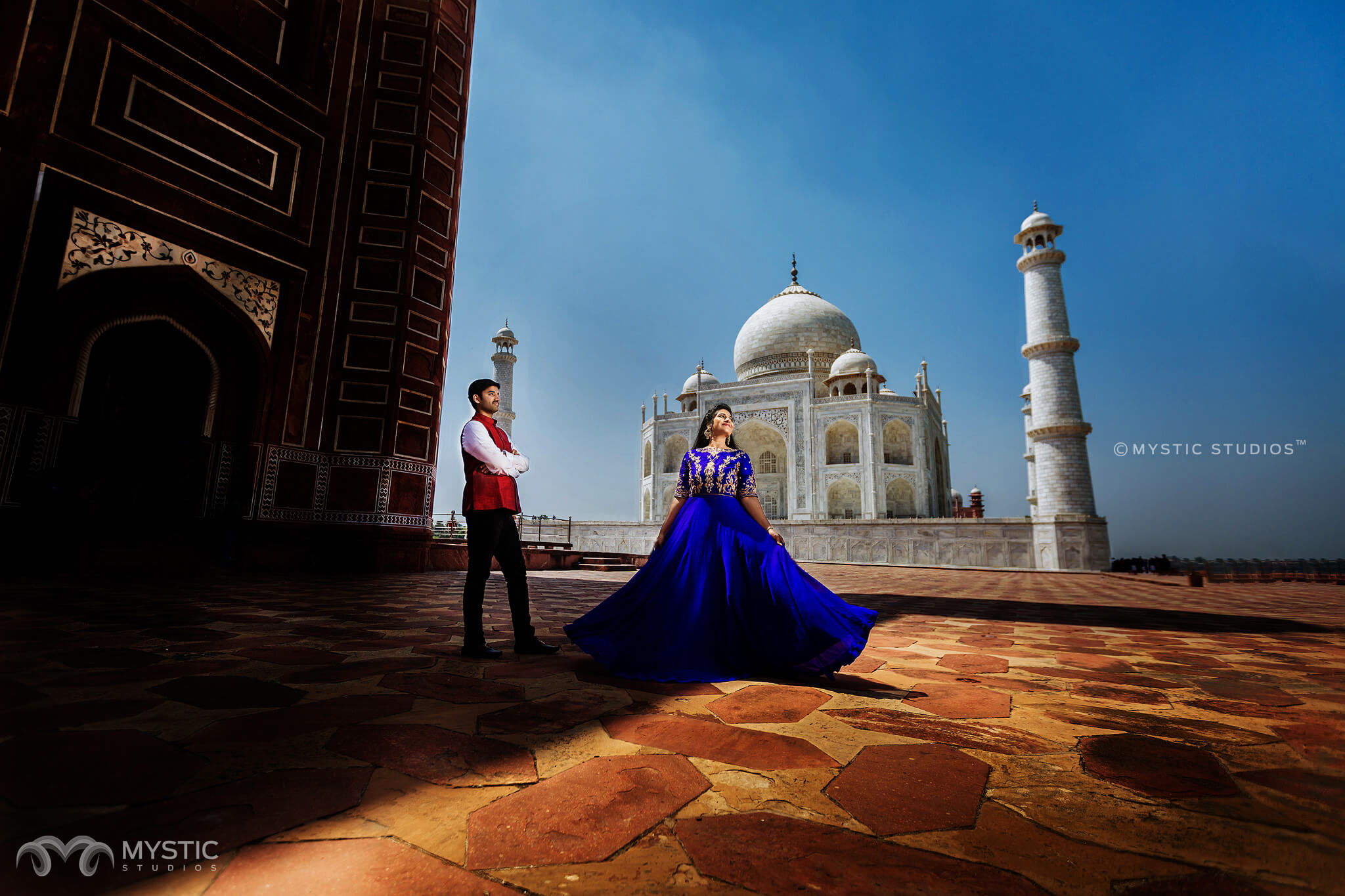 Vidyut Jammwal with Nandita Mahtani at Taj Mahal