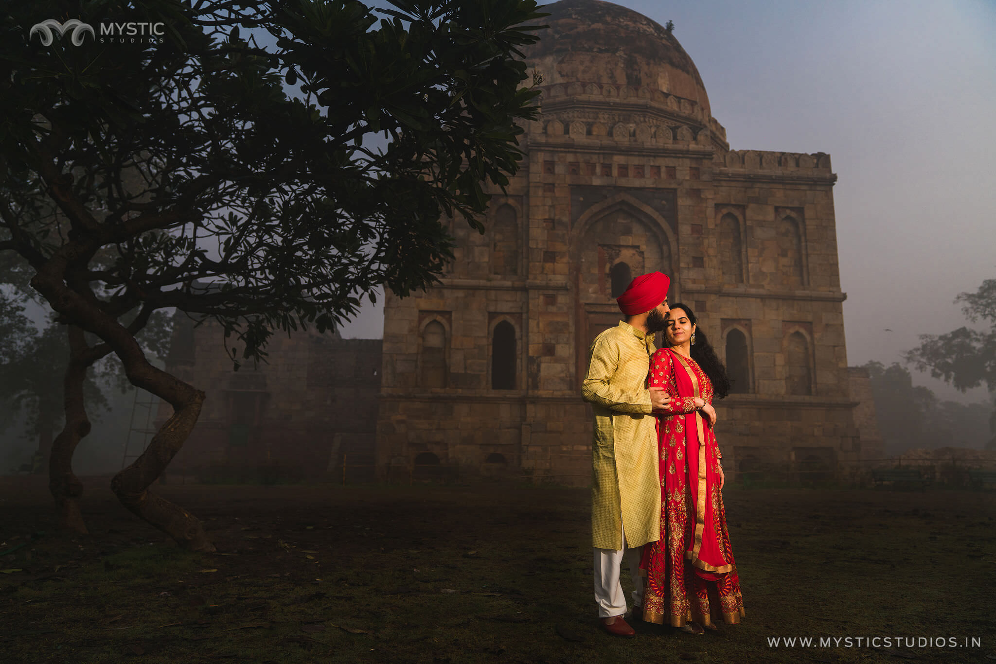 Candid-Delhi-destination-punjabi-Wedding-1