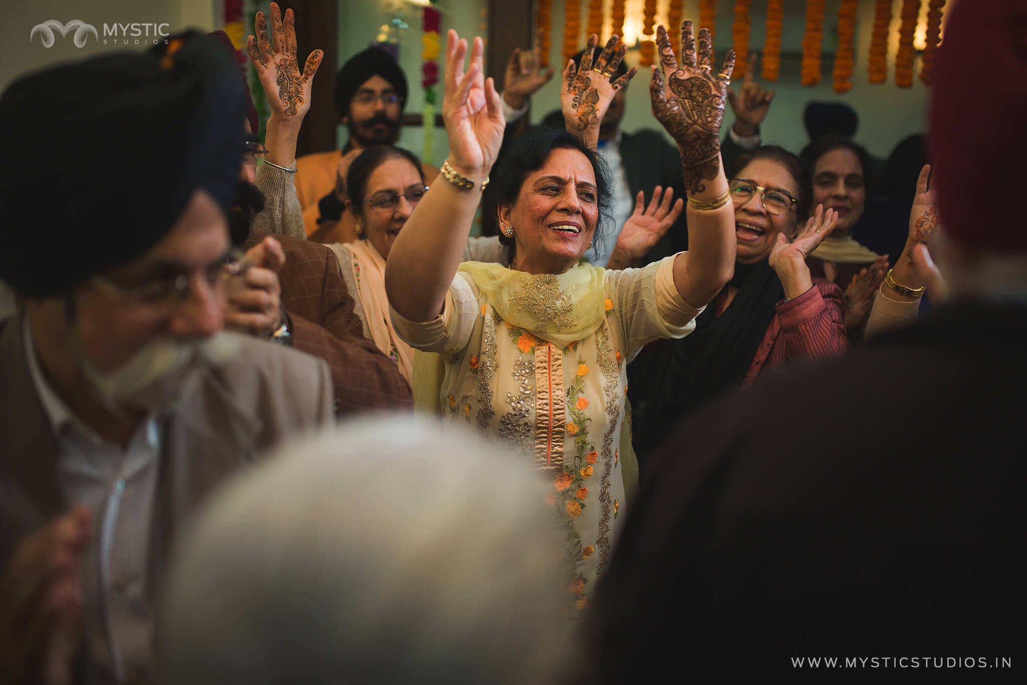 Candid-Delhi-destination-punjabi-Wedding-16