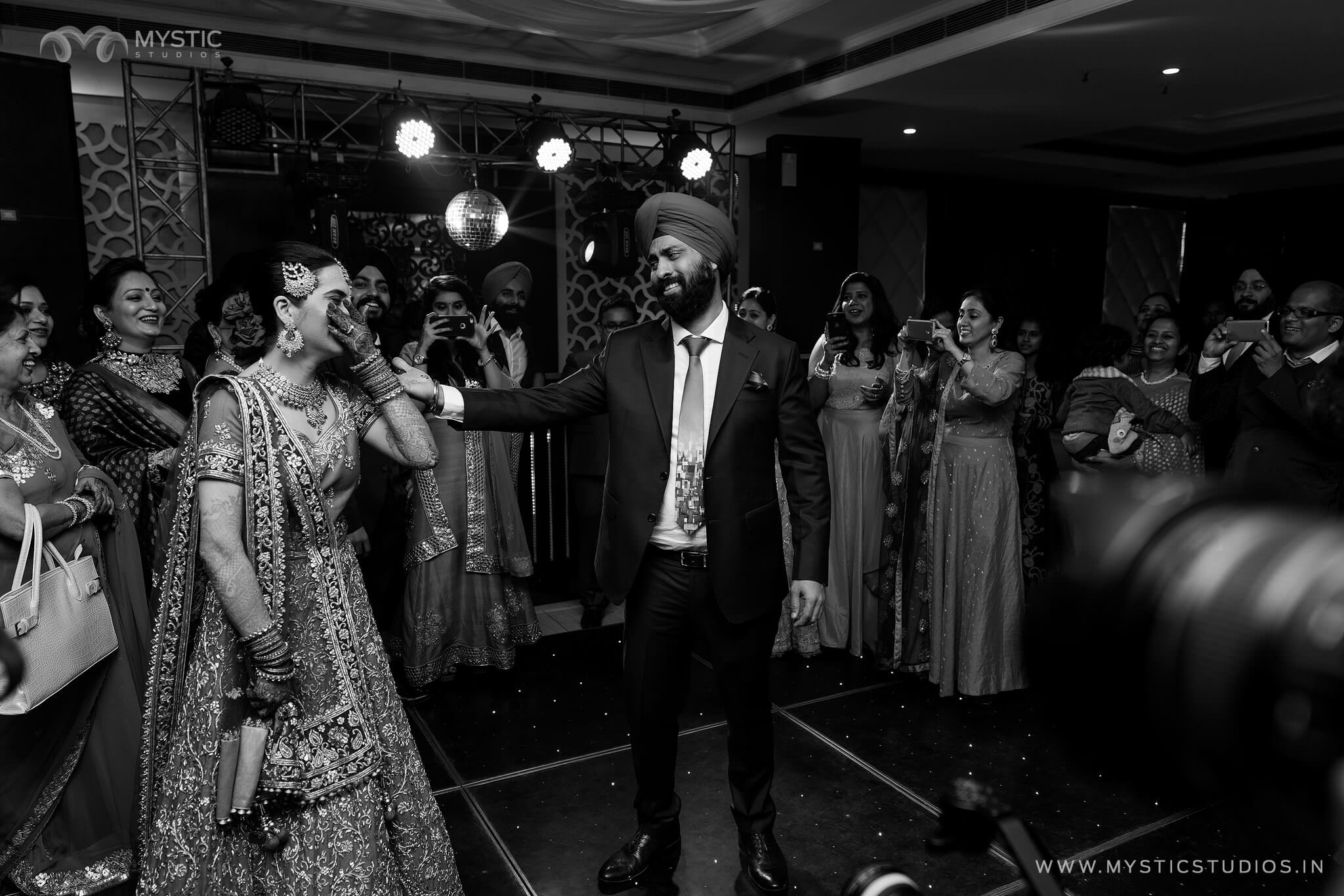 Candid-Delhi-destination-punjabi-Wedding-23