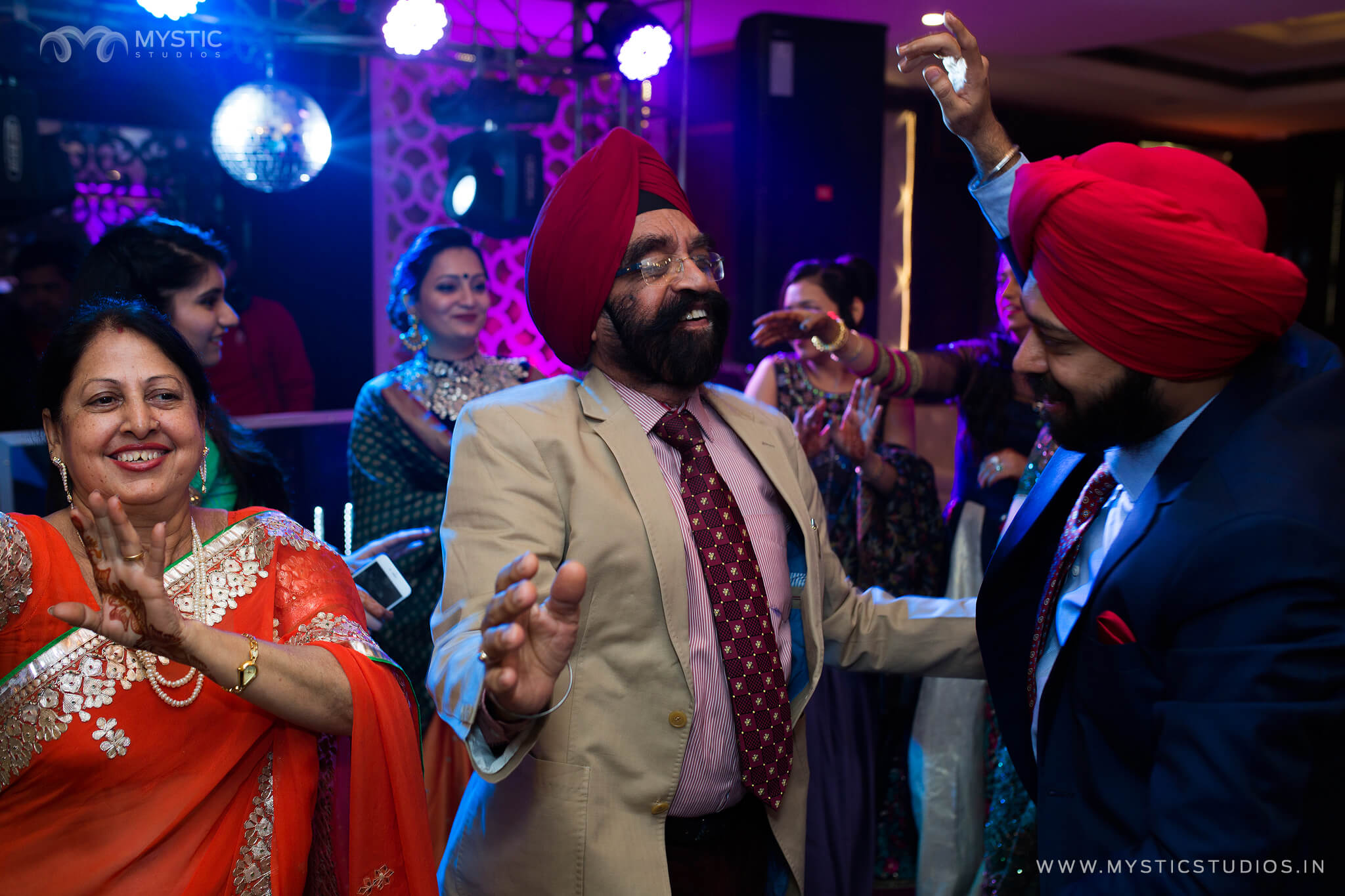 Candid-Delhi-destination-punjabi-Wedding-24