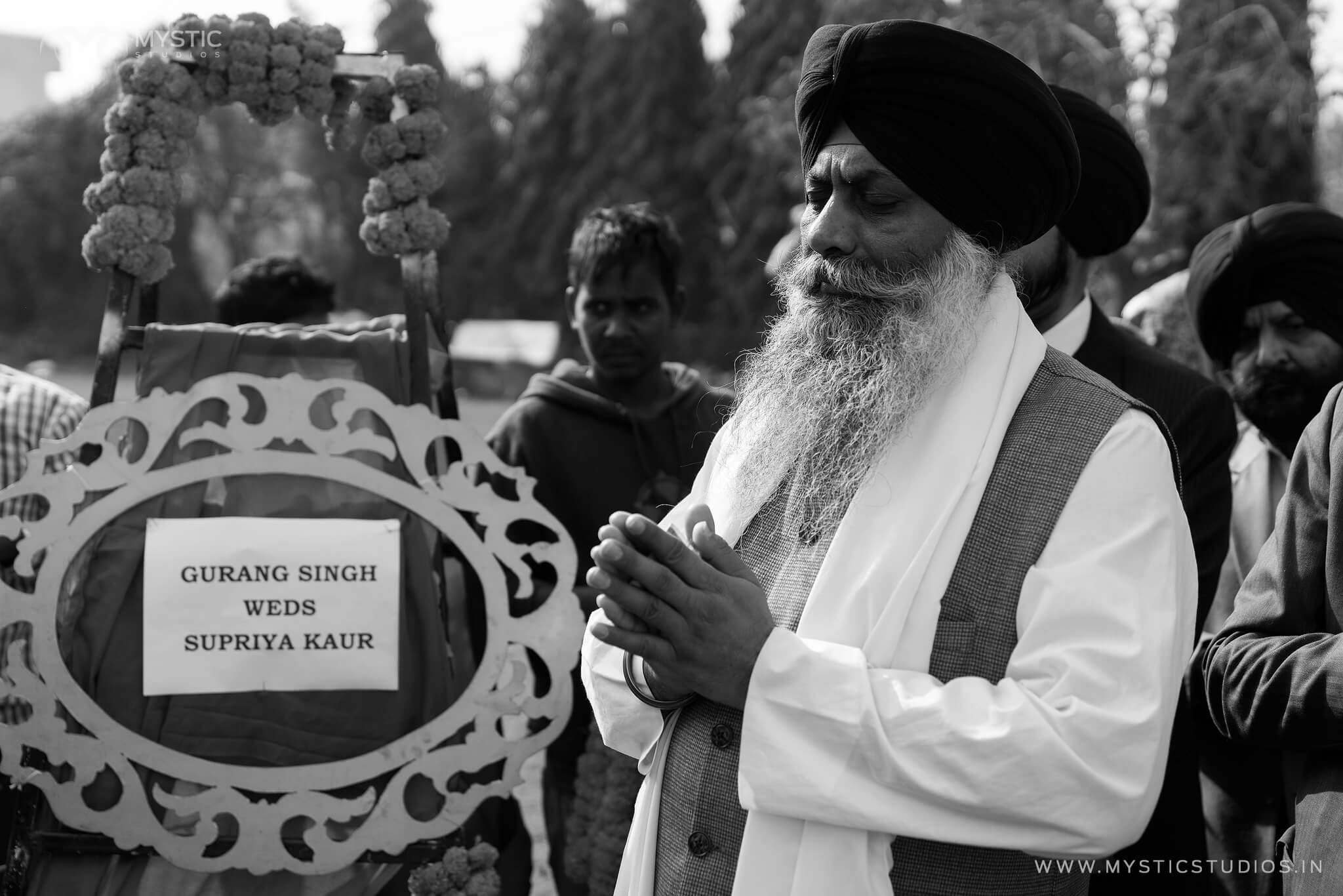 Candid-Delhi-destination-punjabi-Wedding-38
