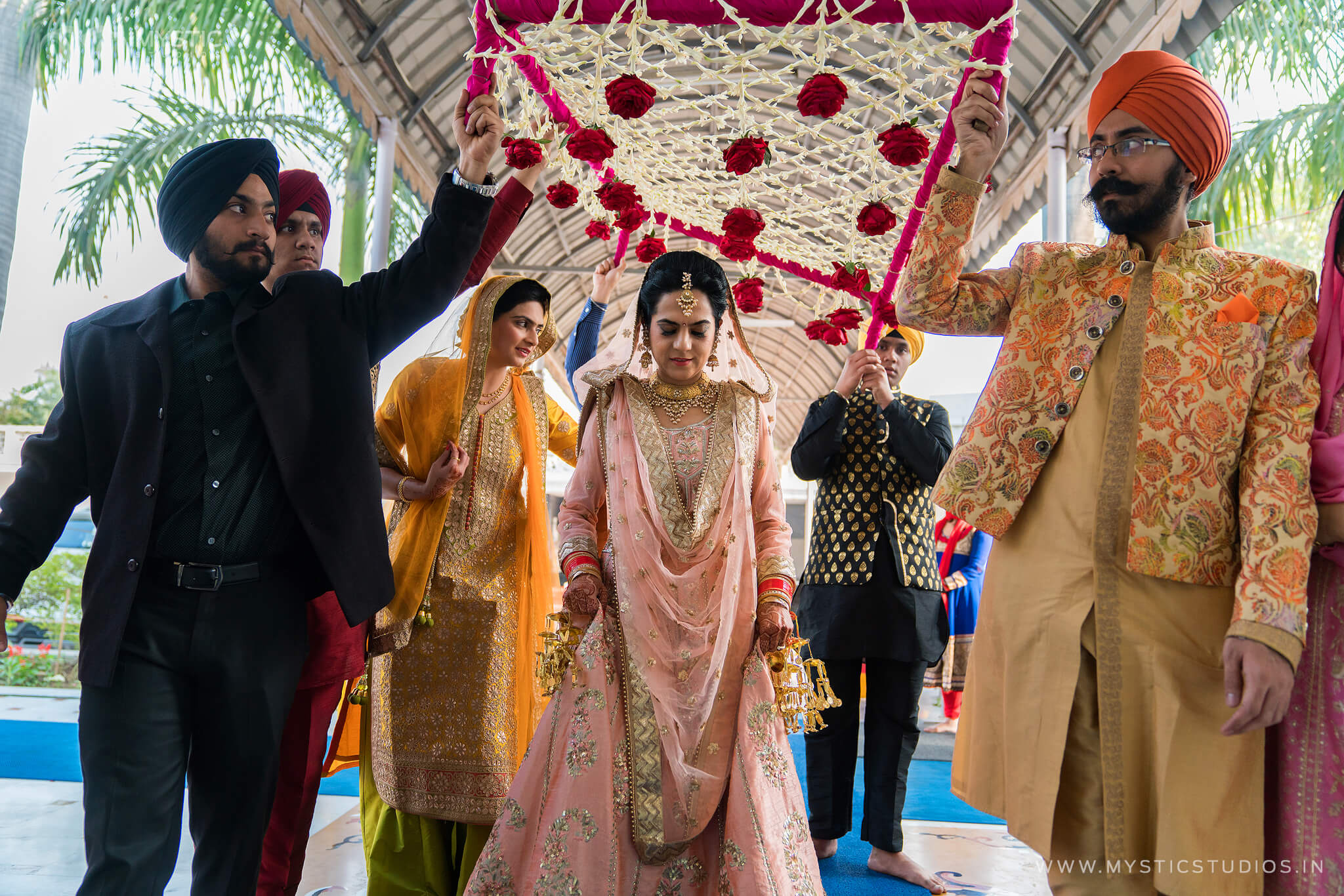 Candid-Delhi-destination-punjabi-Wedding-42
