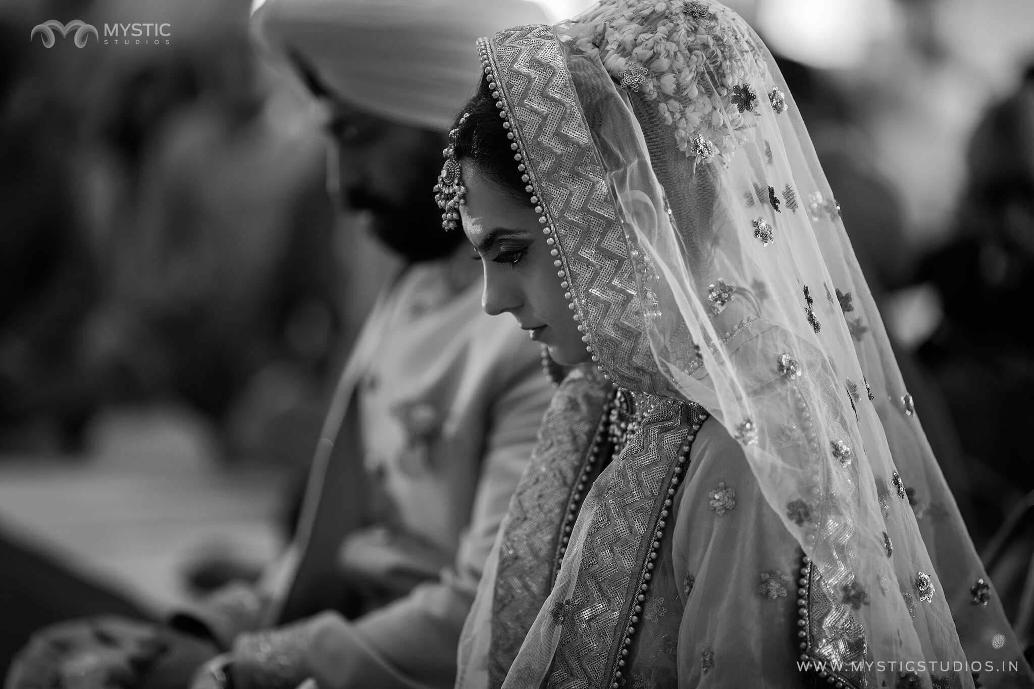 Candid-Delhi-destination-punjabi-Wedding-48