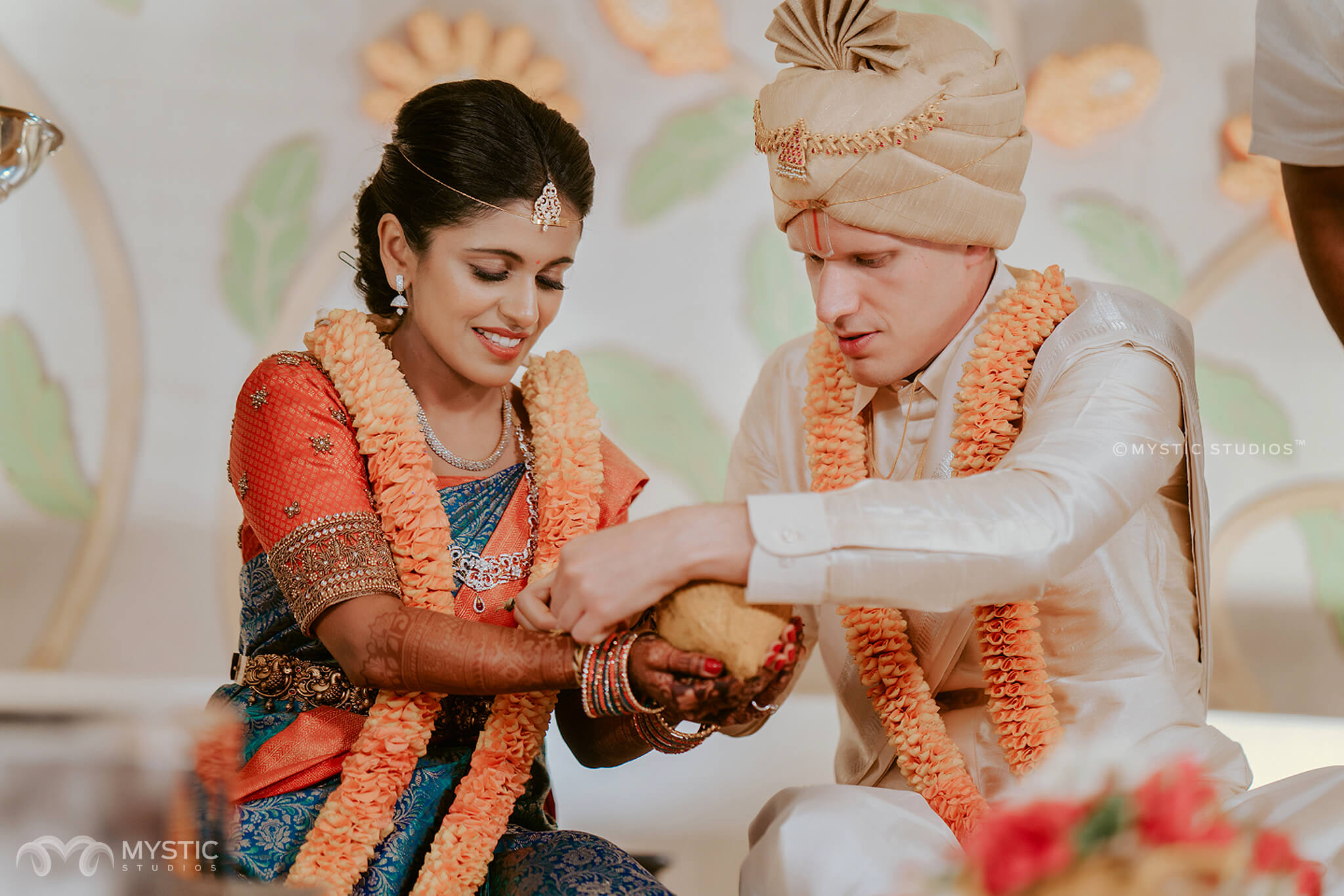 mystic-studios-chandhini-jeff-san-francisco-to-coimbatore-intercultural-love-come-arrrange-marriage-tamil-wedding19