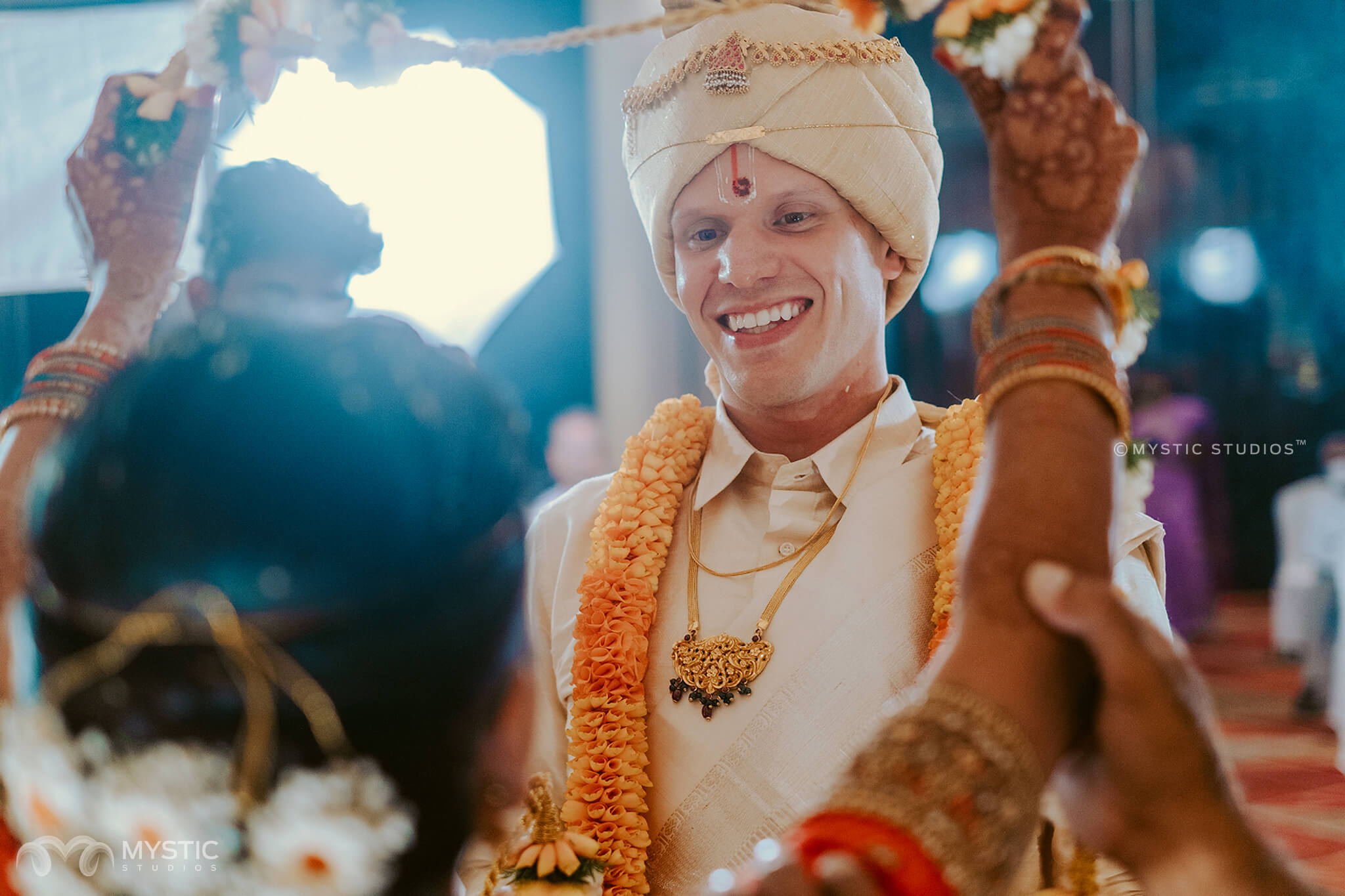 mystic-studios-chandhini-jeff-san-francisco-to-coimbatore-intercultural-love-come-arrrange-marriage-tamil-wedding38