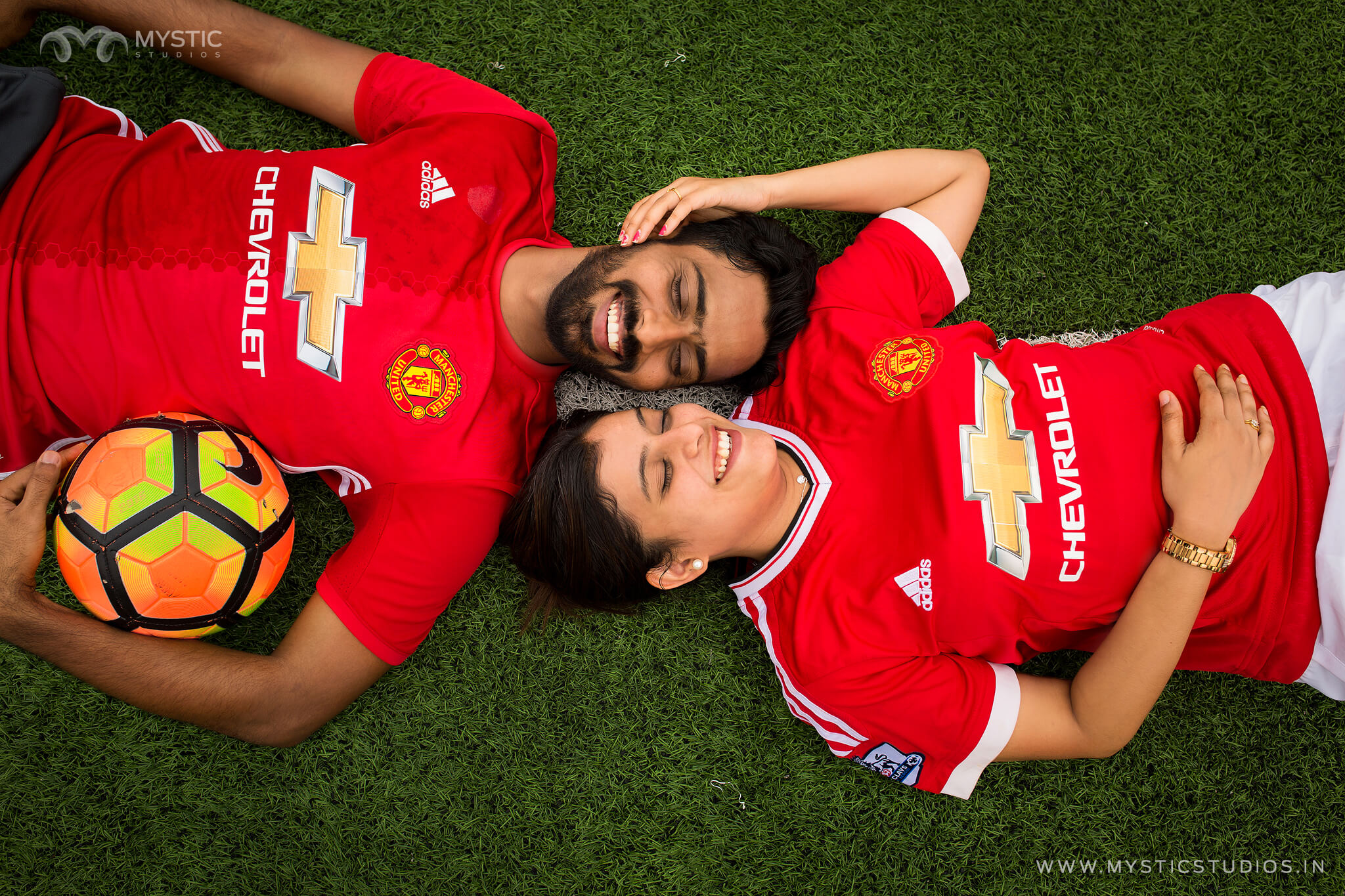 prewedding-photo-ideas-football-theme-3