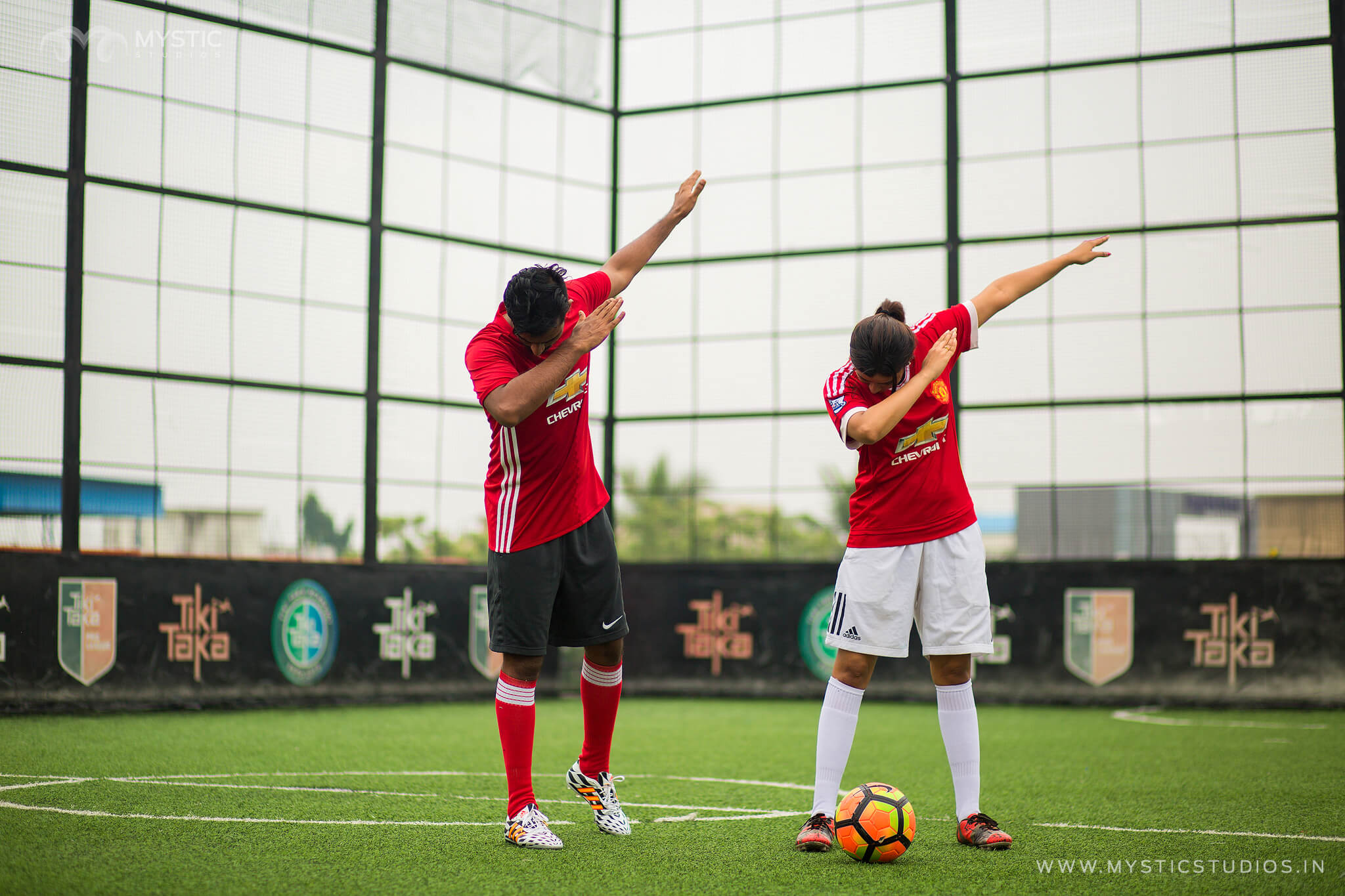 prewedding-photo-ideas-football-theme-6