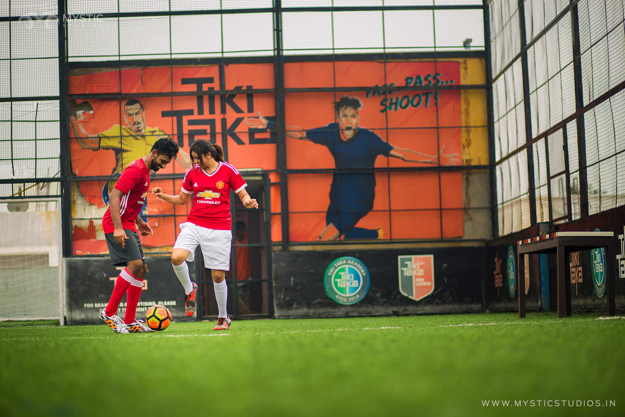 prewedding-photo-ideas-football-theme-7
