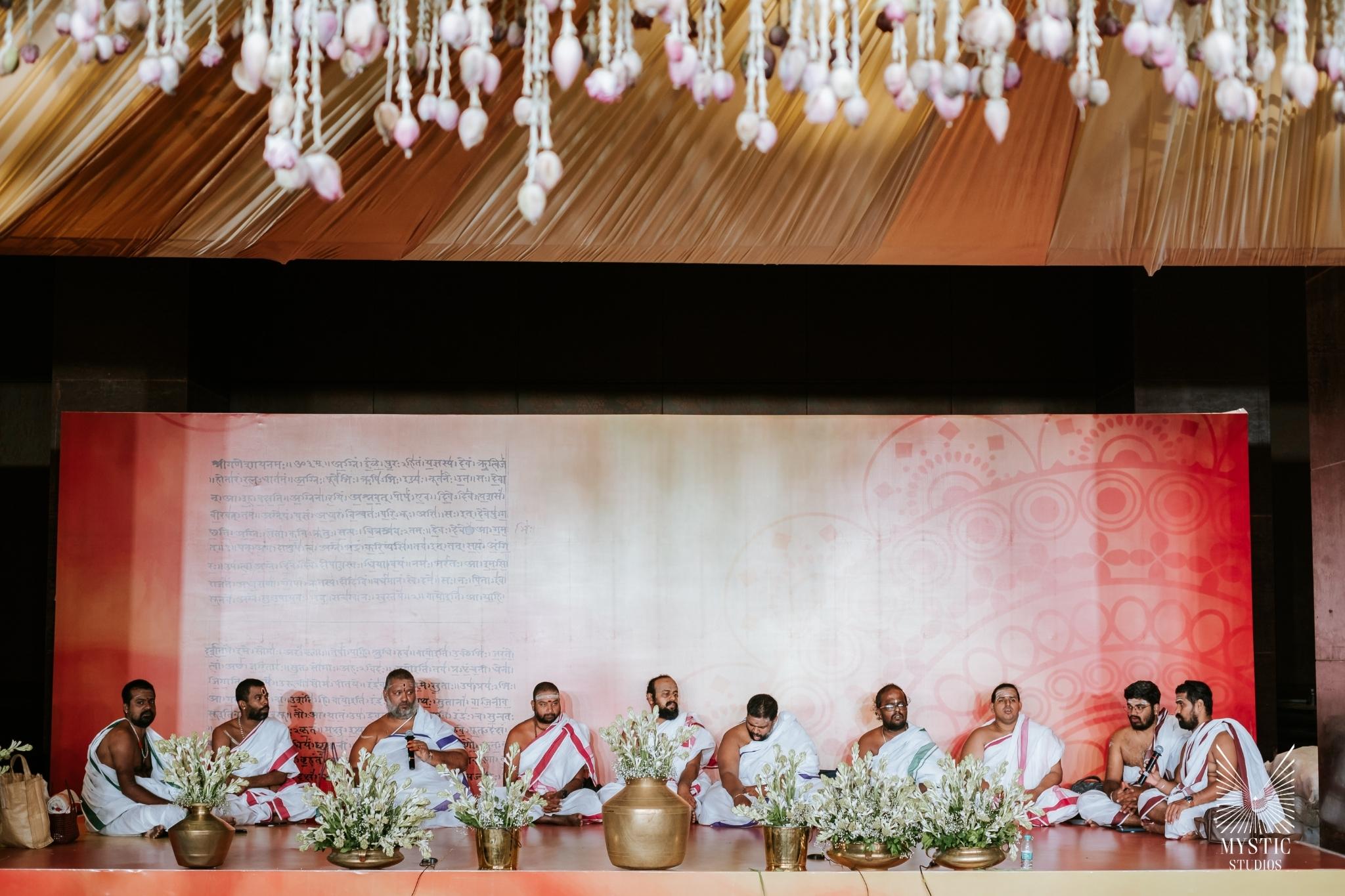vedhika-shanmugam-pet-friendly-wedding-adani-mysticstudios-bigfatwedding-chennai-itcgrandchola-modern-wedding65