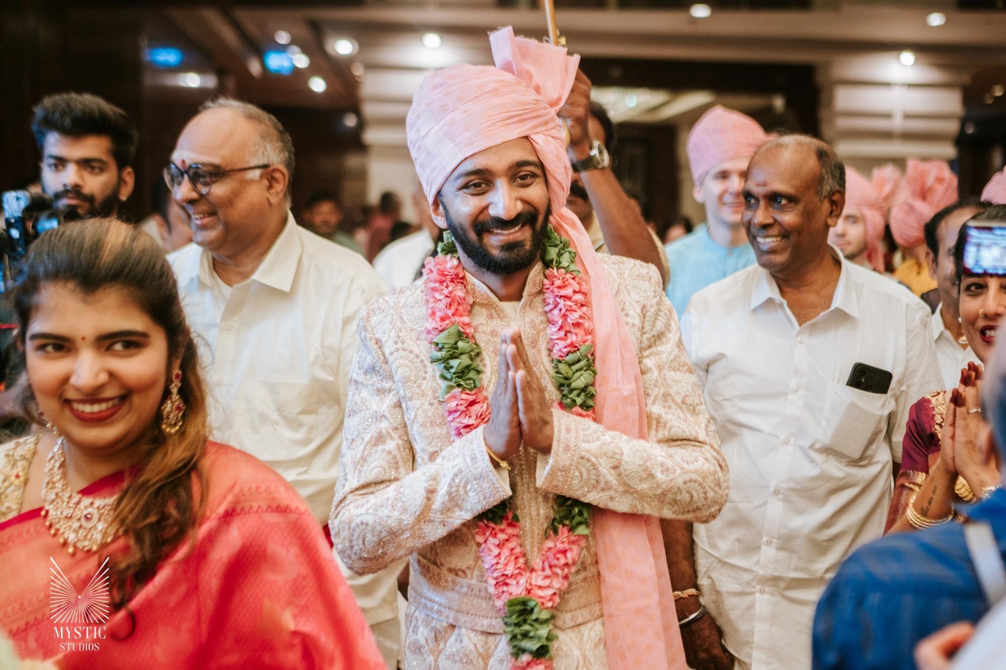 vedhika-shanmugam-pet-friendly-wedding-adani-mysticstudios-bigfatwedding-chennai-itcgrandchola-modern-wedding71