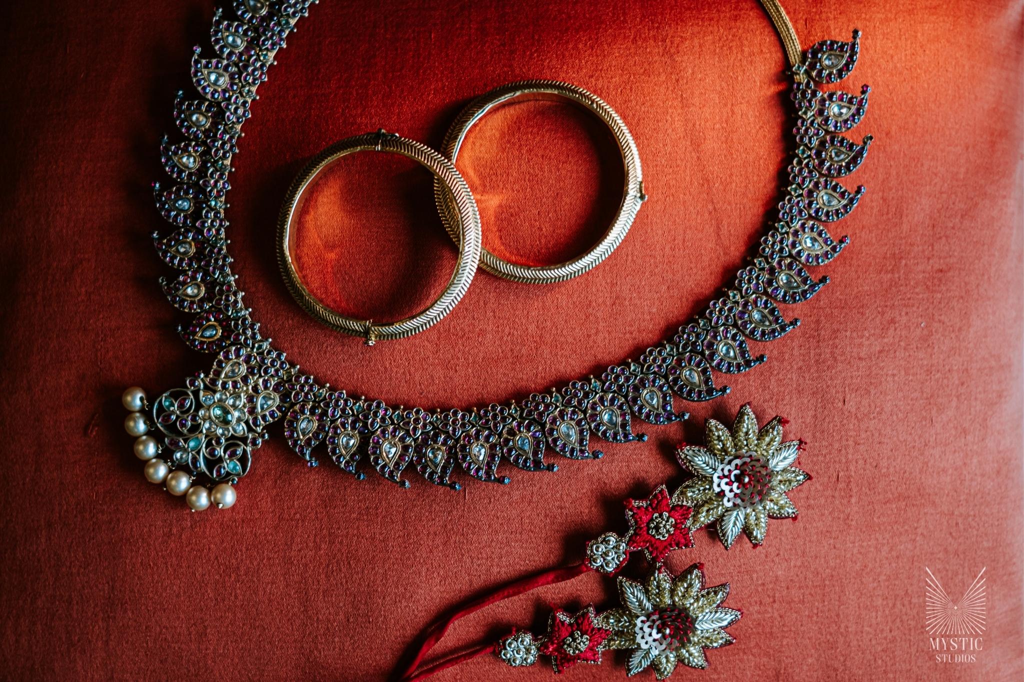 vedhika-shanmugam-pet-friendly-wedding-adani-mysticstudios-bigfatwedding-chennai-itcgrandchola-modern-wedding73