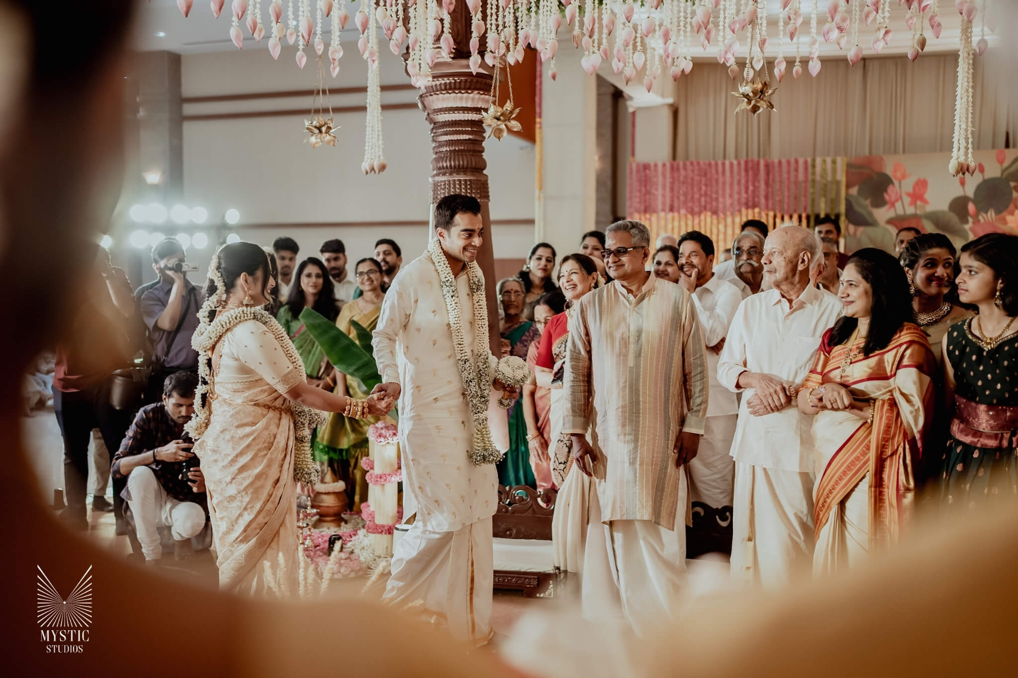 coimbatore-malayali-wedding-photography-globus-centre-cocktail-mehendi-haldi-00059